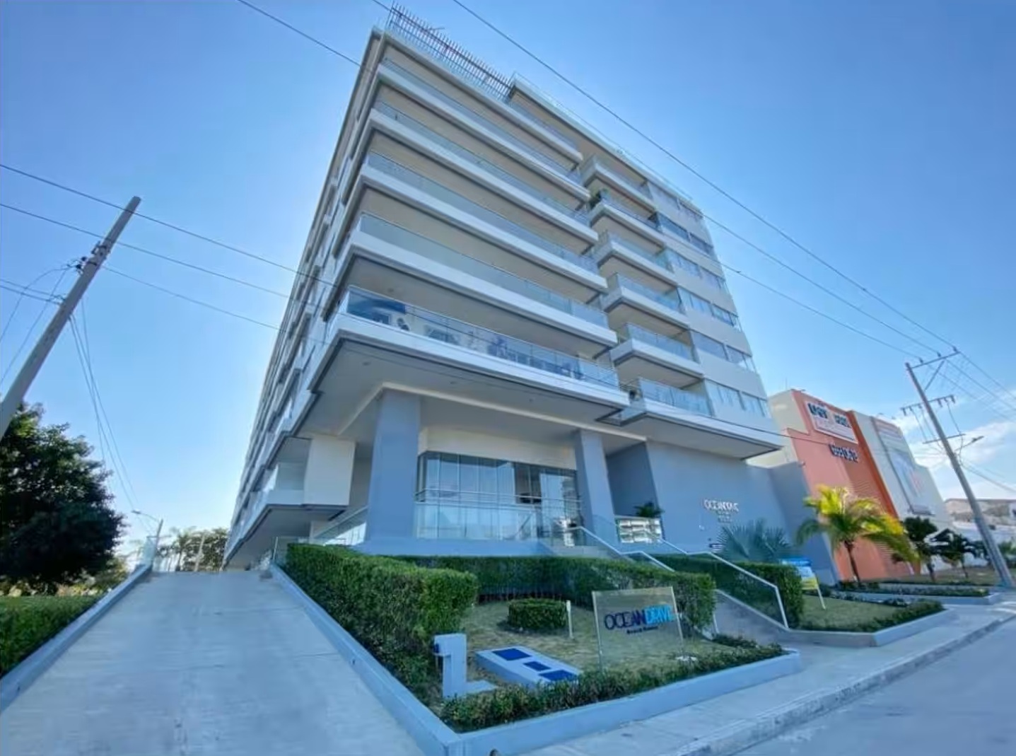 Departamento SHG Oceandrive Beach en Cartagena Colombia Apartamento SHG Oceandrive Beach frente al mar en Cartagena, Colombia con vista al océano.